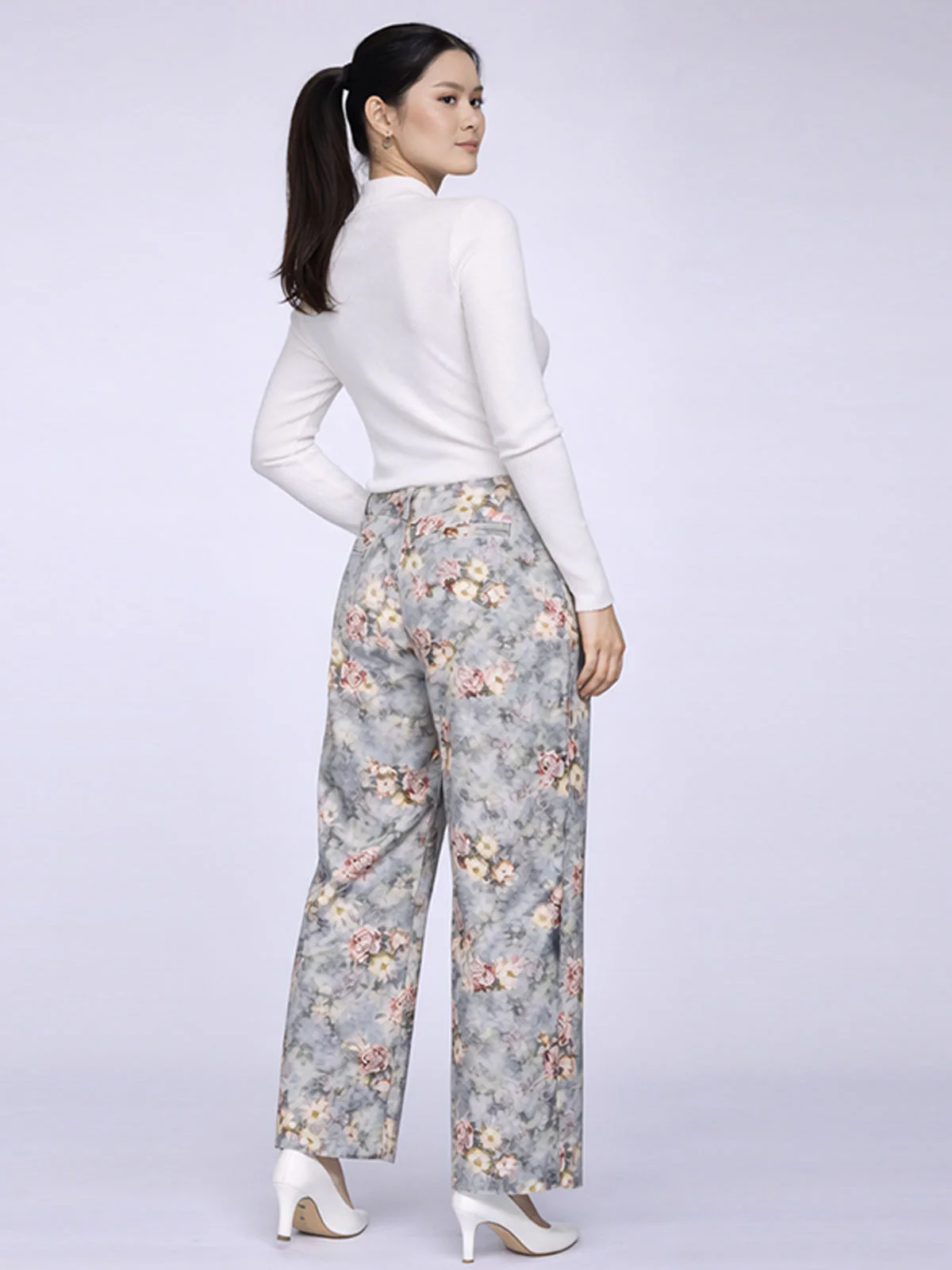 Odette Ligt Blue Denim Printed And Floral Jeans For Women - Image 3