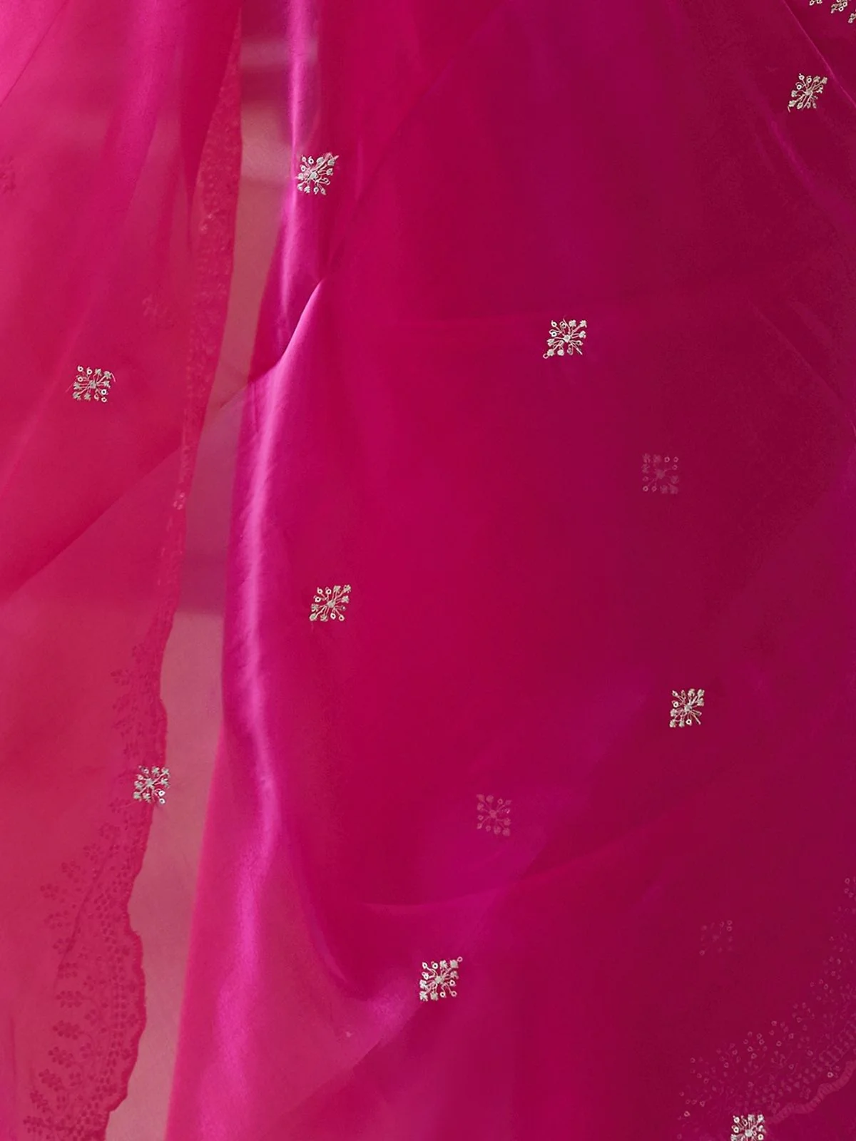 Odette Magenta Chiffon Embellished Saree For Women - Image 6