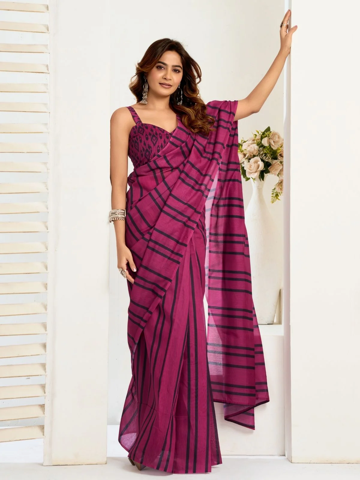 Odette Magenta Cotton Linen Zari Work Saree For Women - Image 3