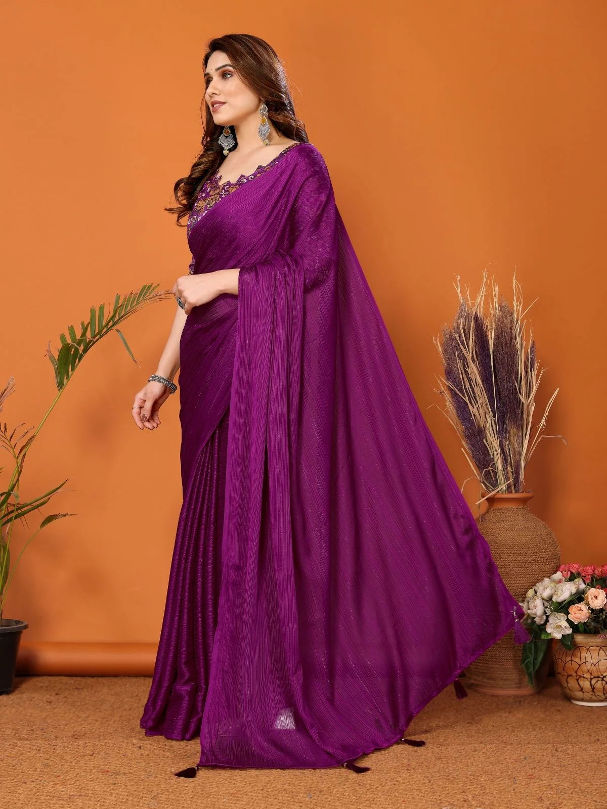 Odette Magenta Georgette Solid Saree For Women - Image 2