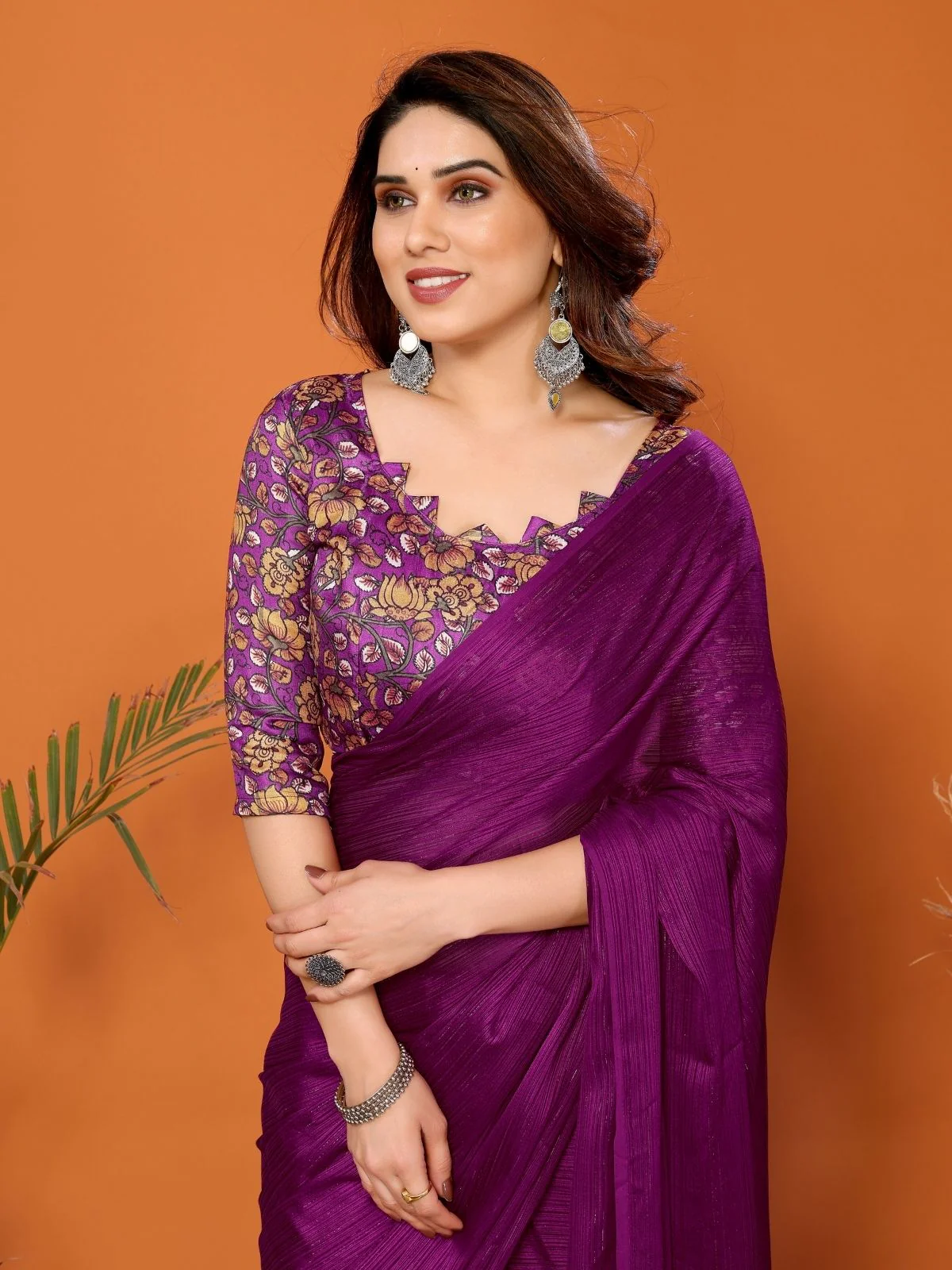 Odette Magenta Georgette Solid Saree For Women - Image 4