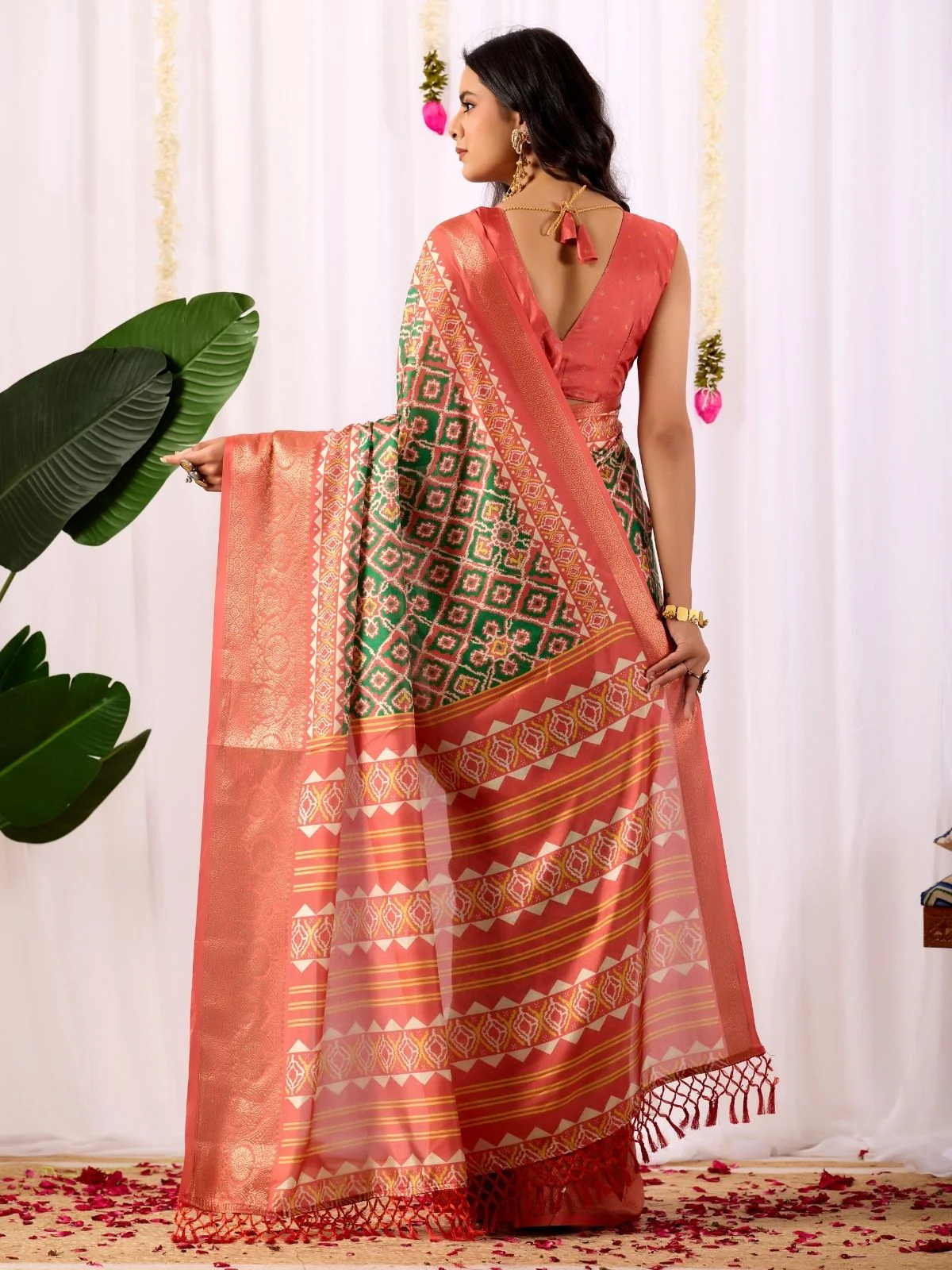 Odette Magenta Silk Blend Printed Saree For Women - Image 3