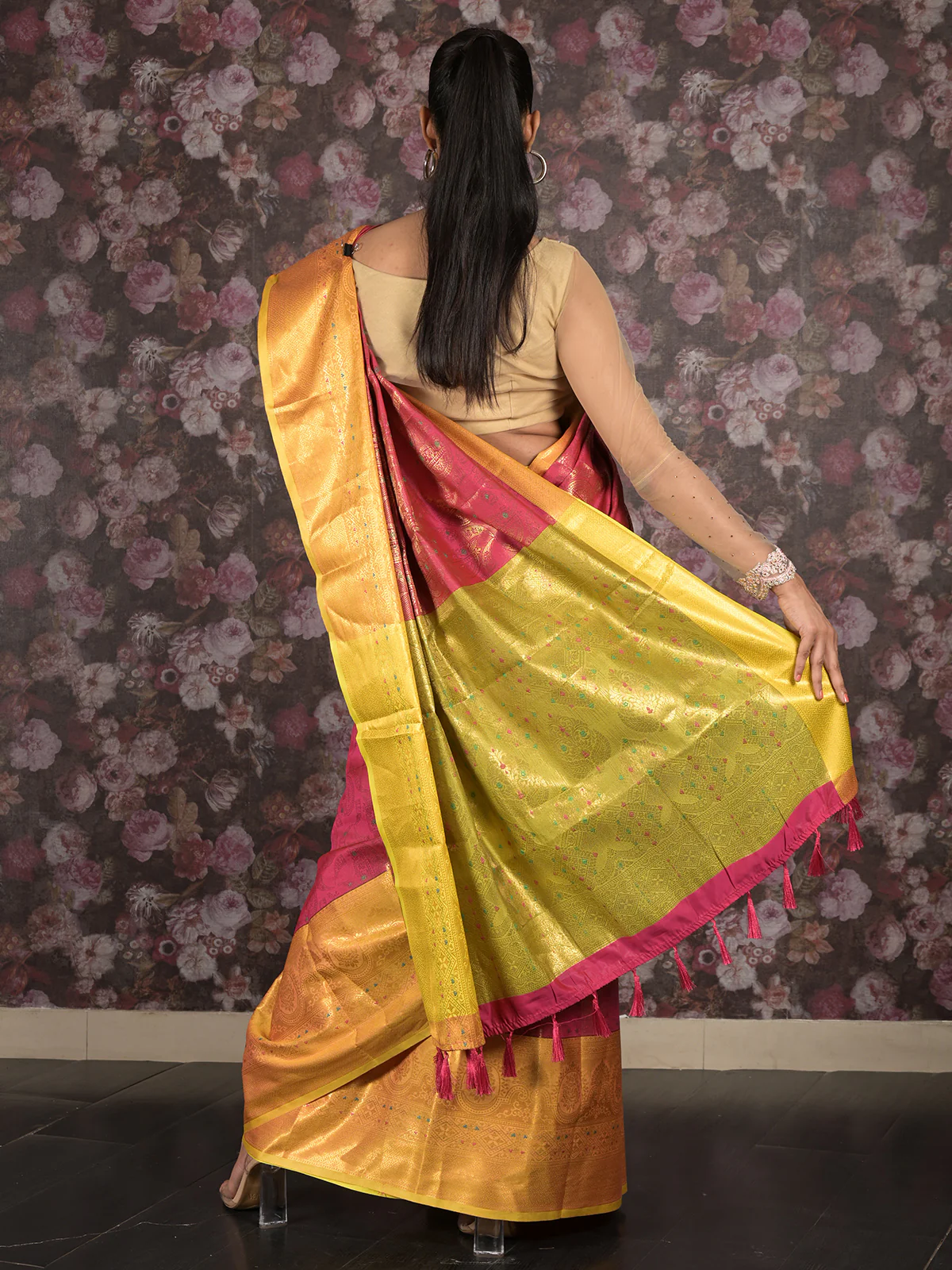 Odette Magenta Silk Blend Woven Saree with Unstitched Blouse for Women - Image 4