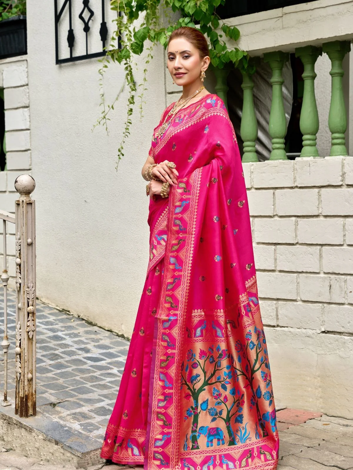 Odette Magenta Silk Woven Paithani Saree For Women - Image 2