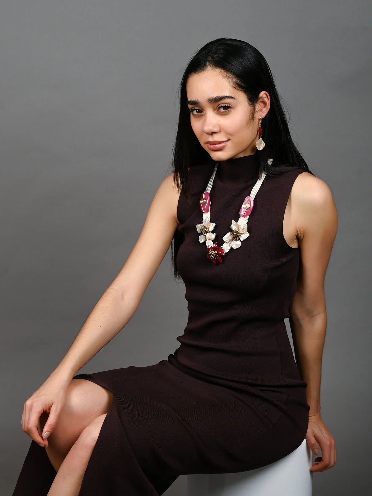 Odette Magenta & White Thread Embellished Jewellery Set For Women - Image 2