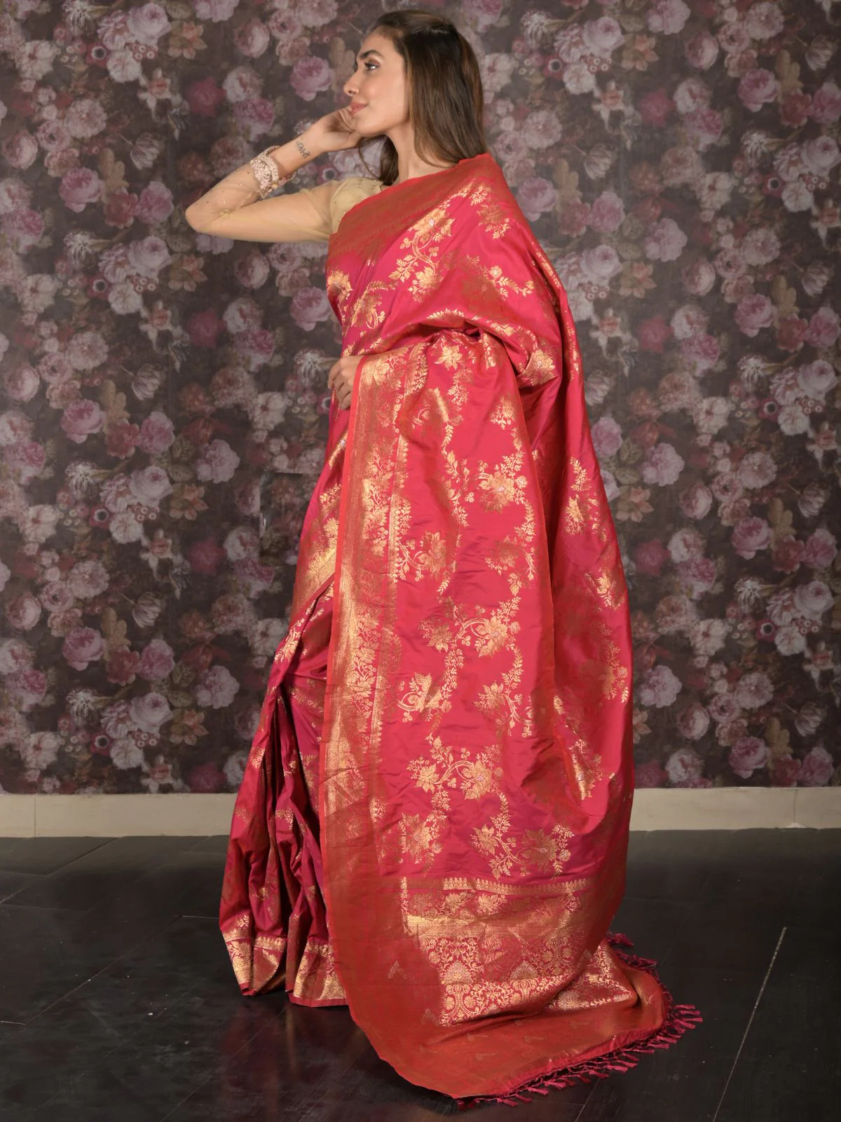 Odette Magenta Woven Silk Blend Saree with Unstitched Blouse for Women - Image 3