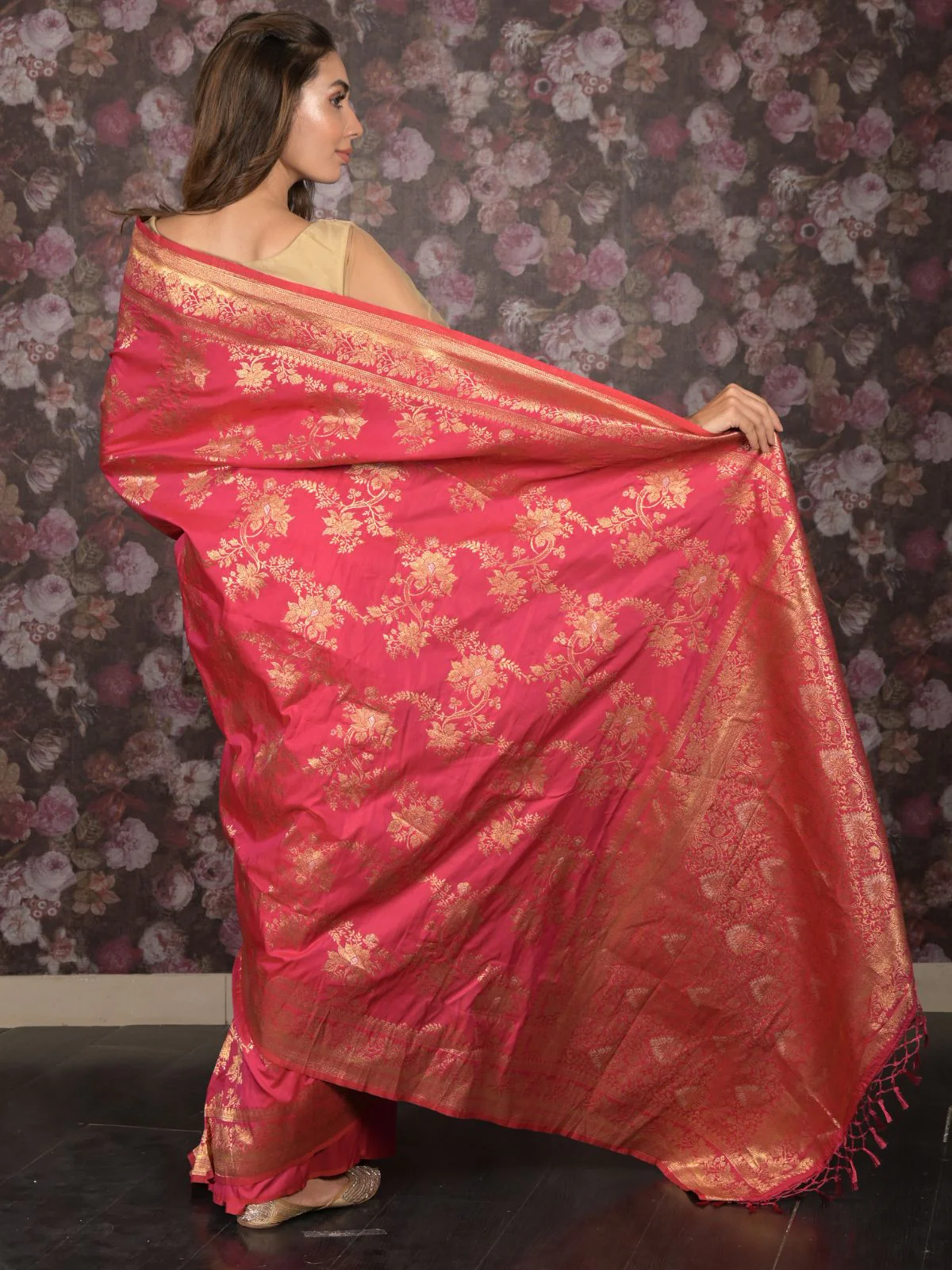 Odette Magenta Woven Silk Blend Saree with Unstitched Blouse for Women - Image 4
