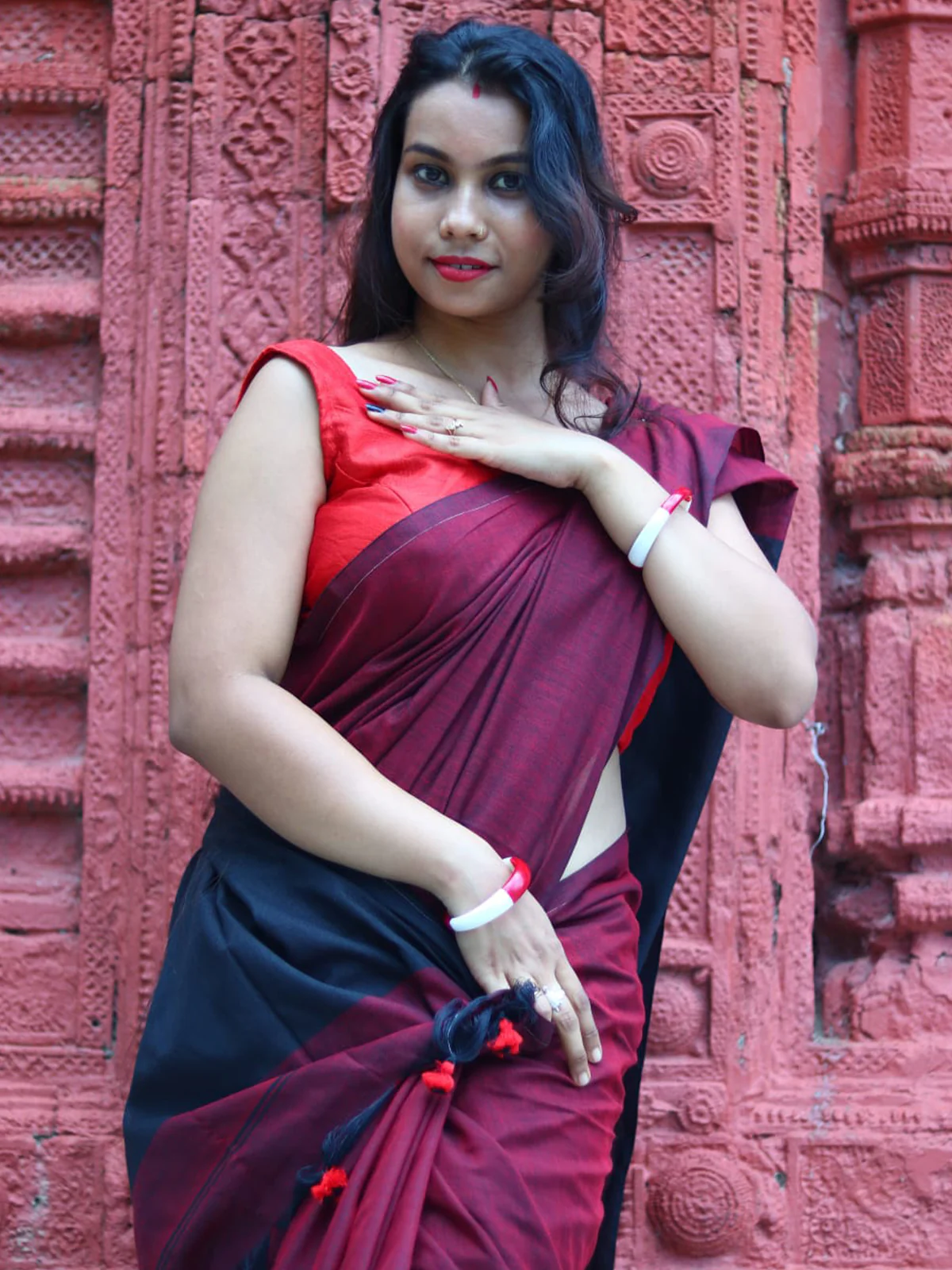 Odette Maroon Cotton  Saree  With Unstitched Blouse for Women - Image 4