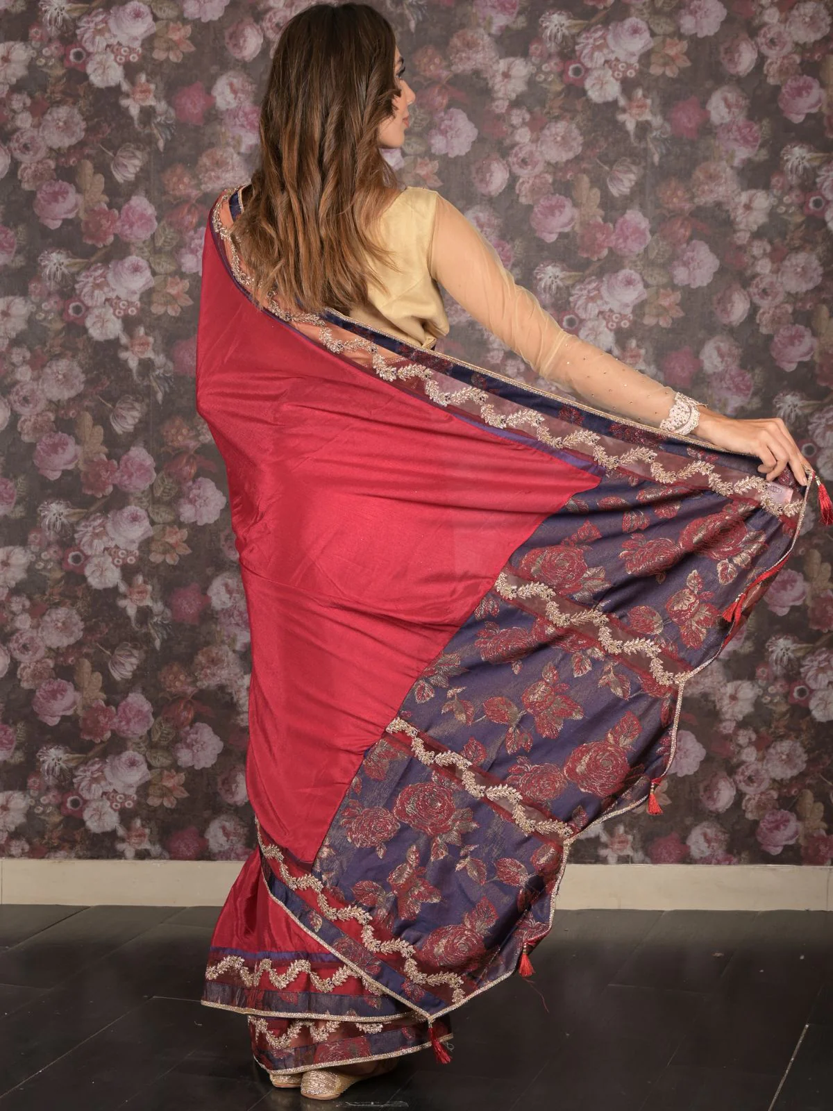 Odette Maroon Embroidered Crepe Saree with Unstitched Blouse for Women - Image 4