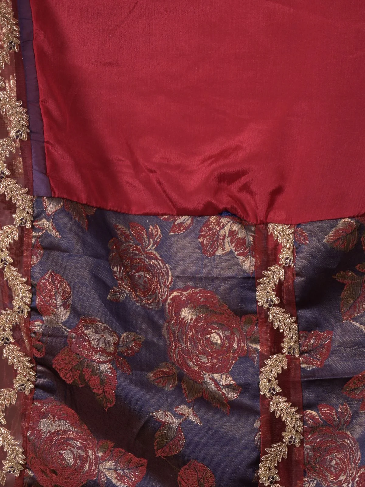 Odette Maroon Embroidered Crepe Saree with Unstitched Blouse for Women - Image 5