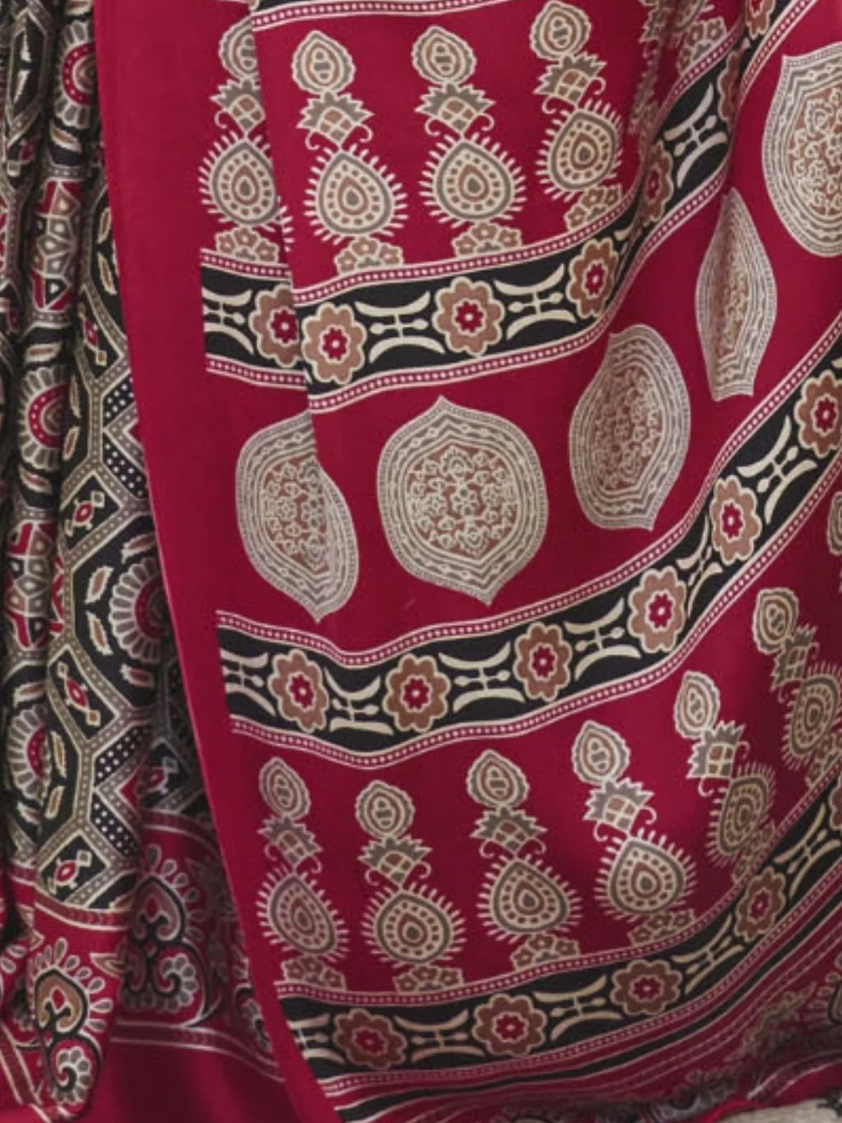 Odette Maroon Satin Printed Saree With Unstitched Blouse For Women - Image 3