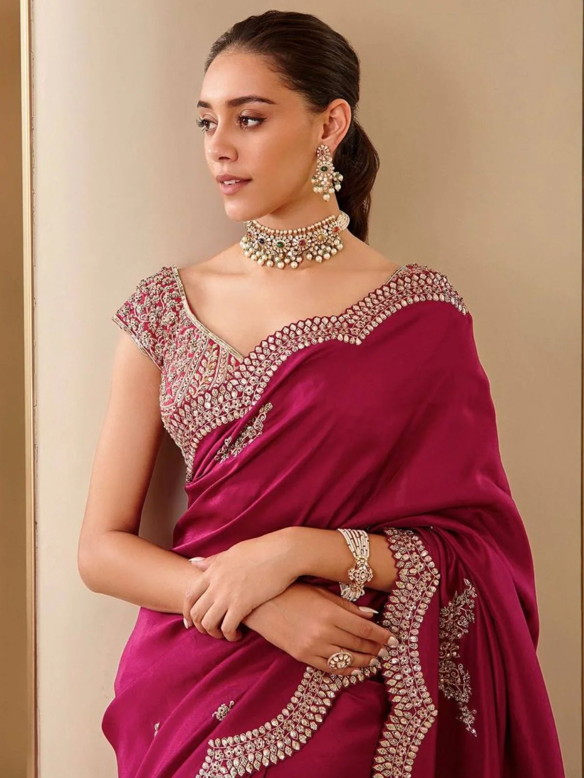 Odette Maroon Silk Blend Embellished Saree For Women - Image 3