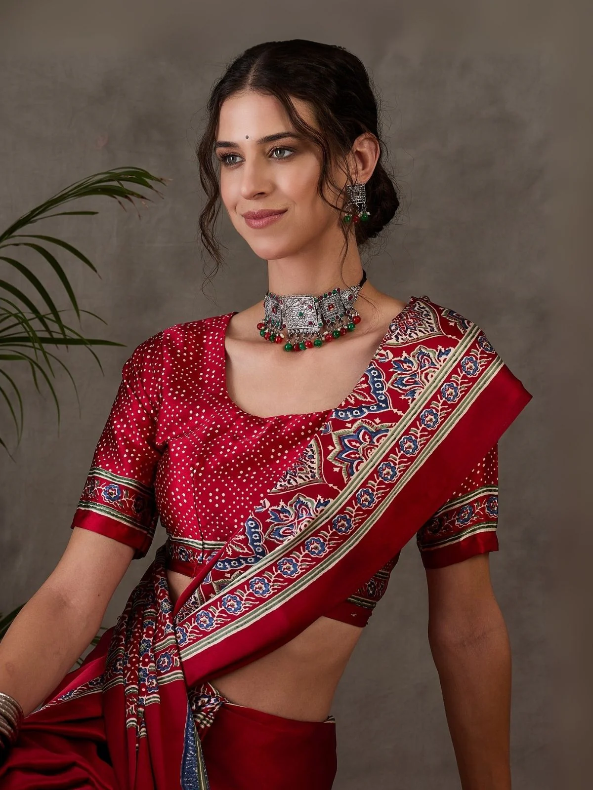 Odette Maroon Silk Blend Printed Elegant Saree For Women - Image 4