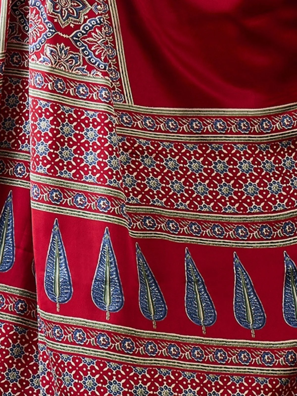 Odette Maroon Silk Blend Printed Elegant Saree For Women - Image 5
