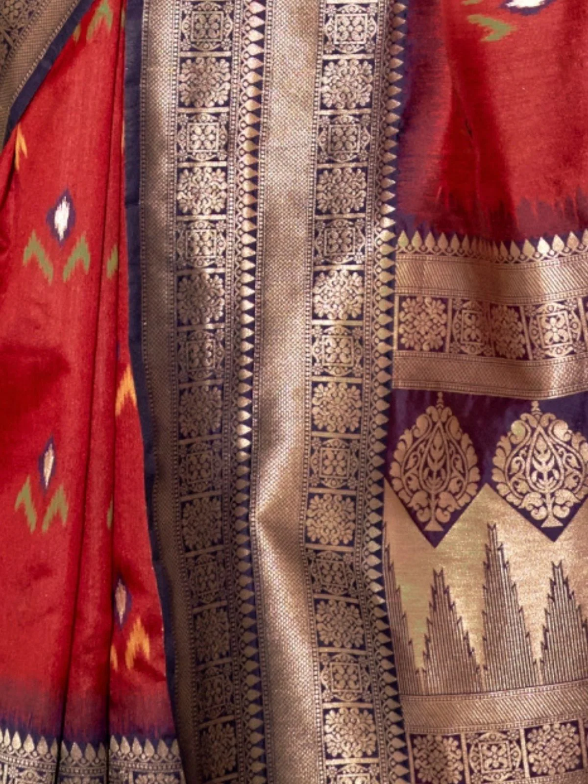 Odette Maroon Silk Blend Woven Saree With Unstitched Blouse For Women - Image 3