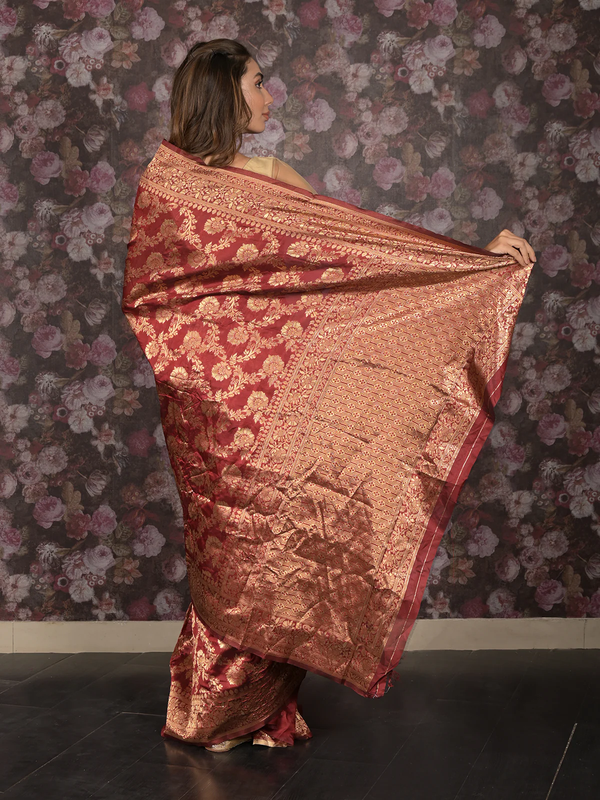 Odette Maroon Silk Blend Woven Saree with Unstitched Blouse for Women - Image 4