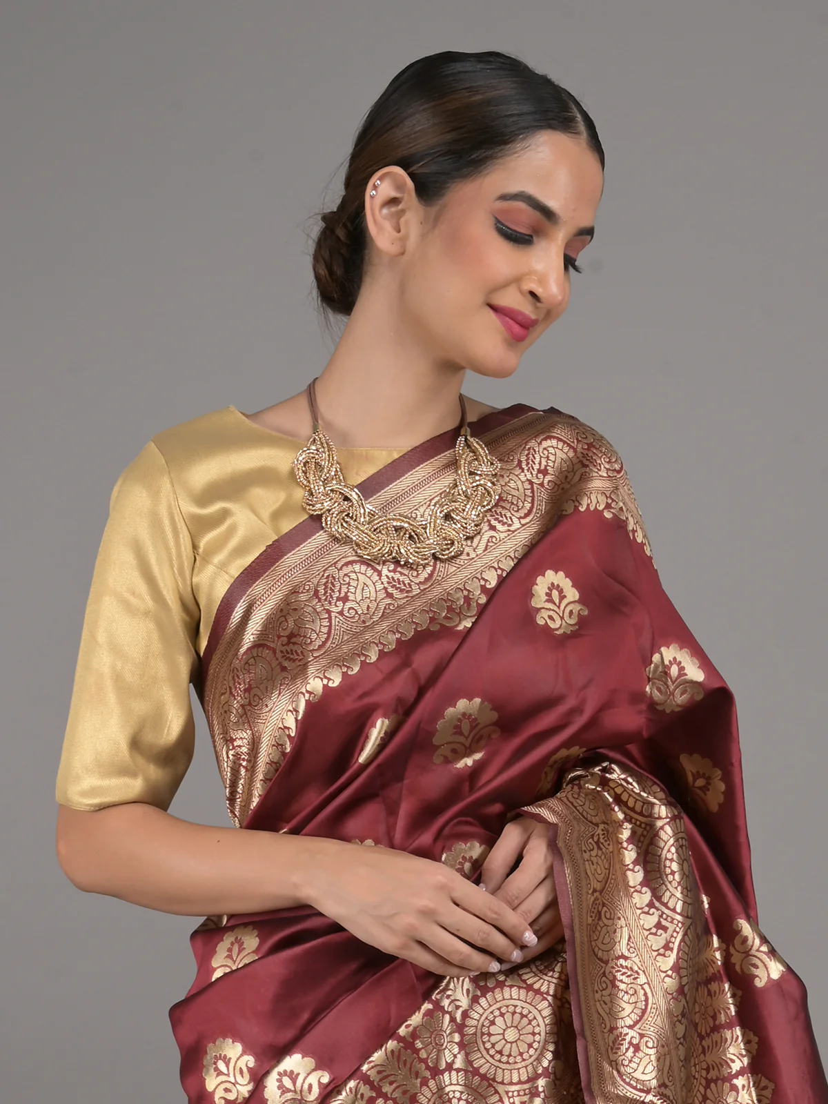 Odette Maroon Woven Banarasi Silk Saree With Unstitched Blouse For Women - Image 4