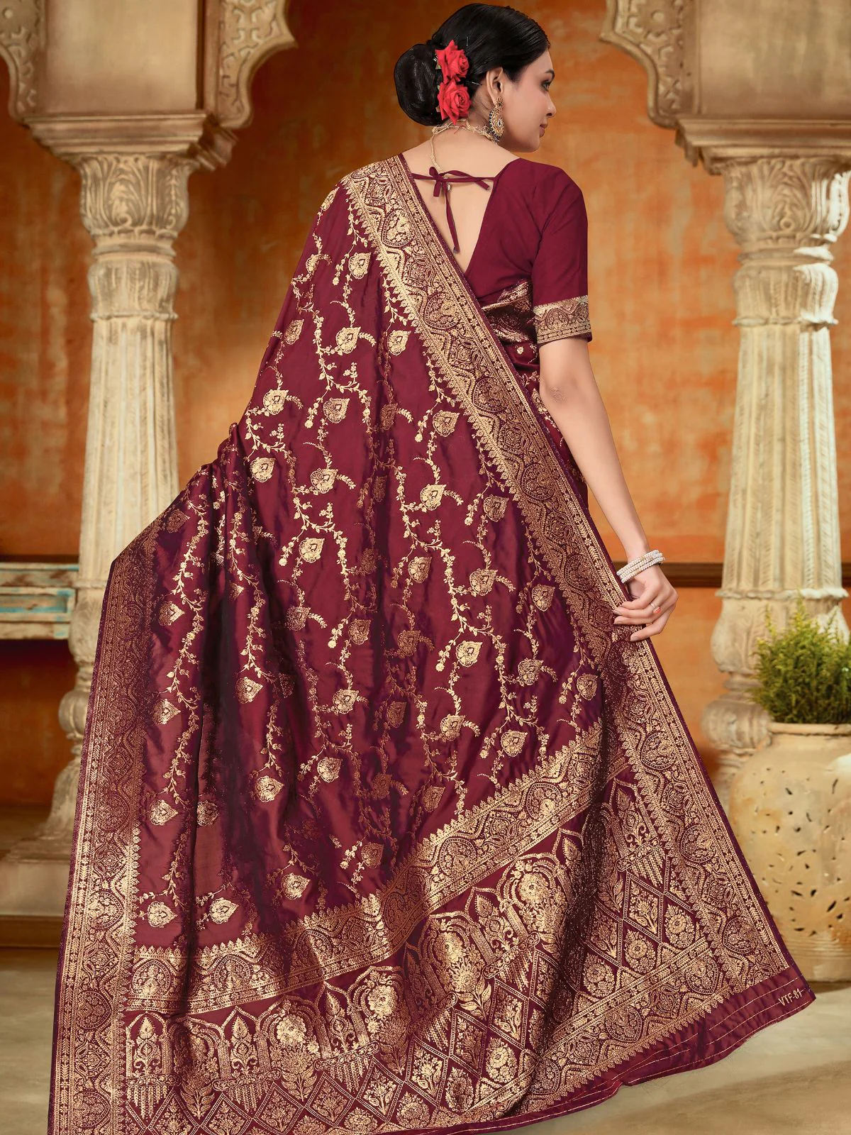 Odette Maroon Woven Banarasi Silk Saree With unstitched Blouse For Women - Image 5