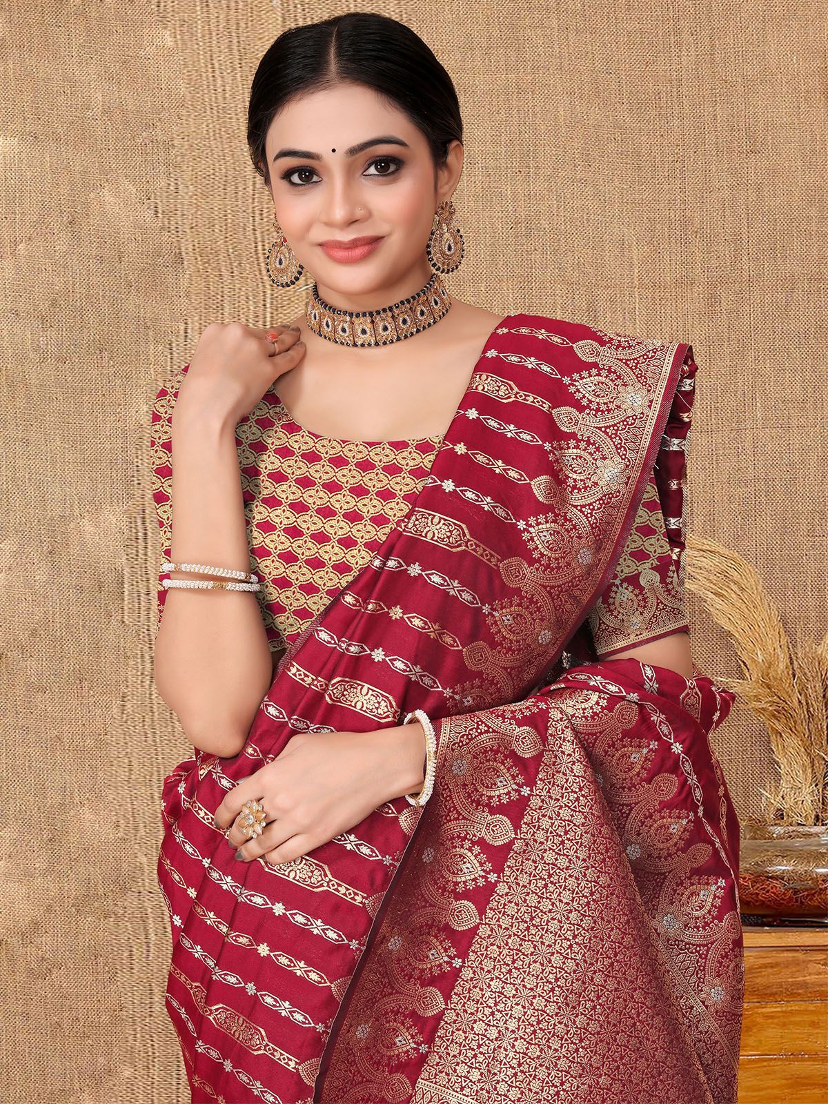 Odette Maroon Woven Banarasi Silk Saree With Unstitched Blouse For Women - Image 4