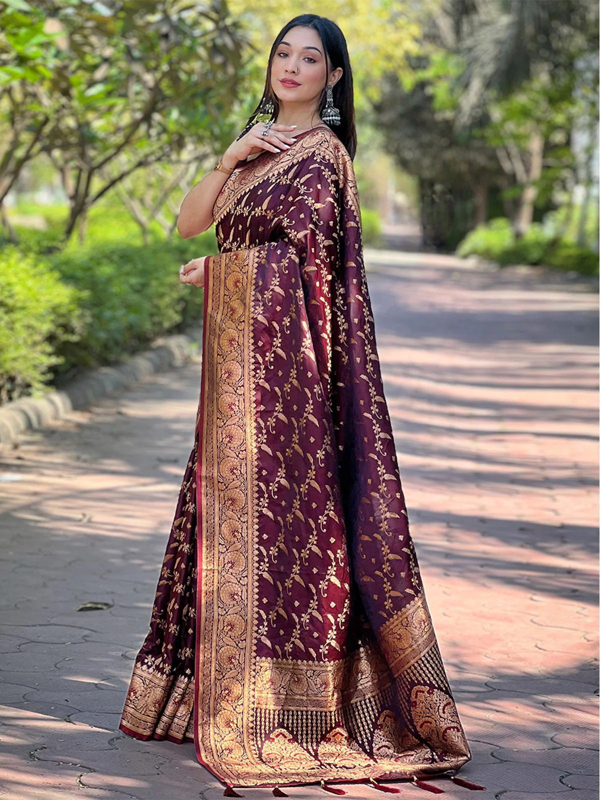 Odette Maroon Woven Design Silk Blend Saree With Unstitched Blouse For Women - Image 2