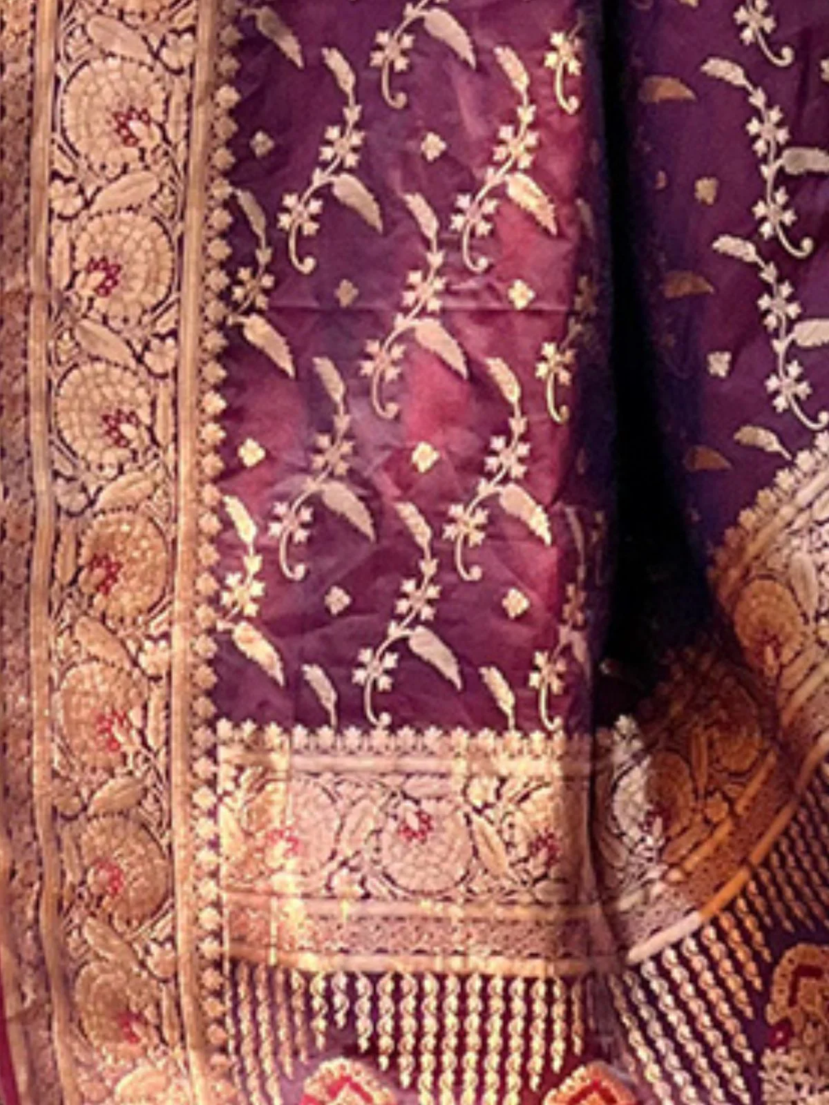 Odette Maroon Woven Design Silk Blend Saree With Unstitched Blouse For Women - Image 4