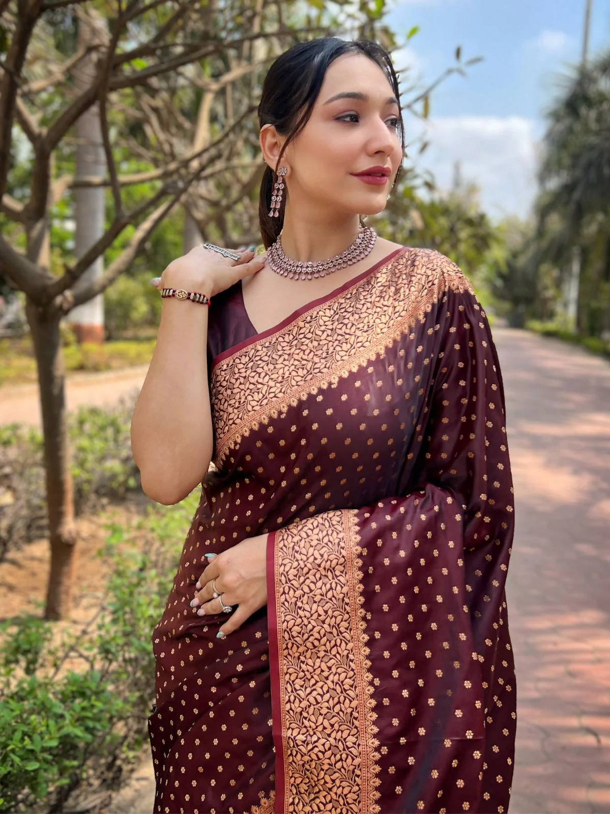 Odette Maroon Woven Design Silk Blend Saree With Unstitched Blouse For Women - Image 3