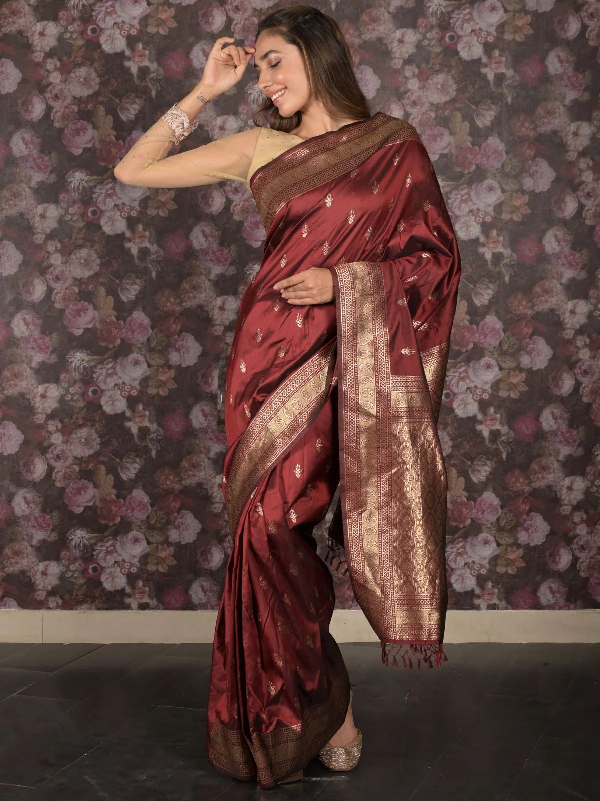 Odette Maroon Woven Silk Blend Saree with Unstitched Blouse for Women - Image 2