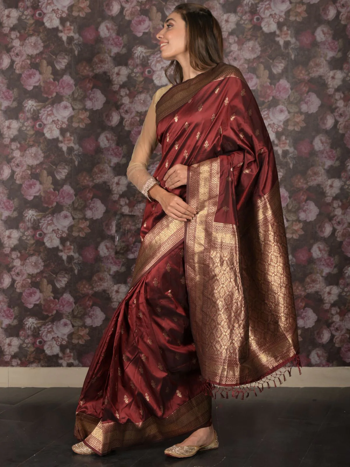 Odette Maroon Woven Silk Blend Saree with Unstitched Blouse for Women - Image 3