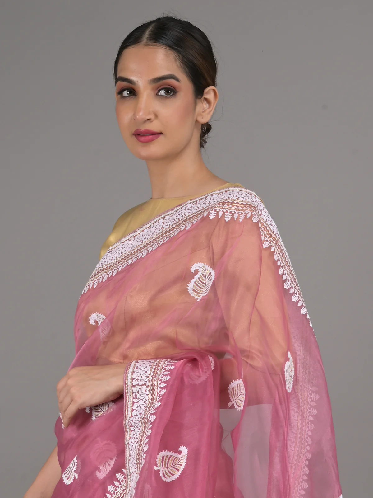 Odette Mauve Embroidered Organza Saree with Unstitched Blouse For Women - Image 4