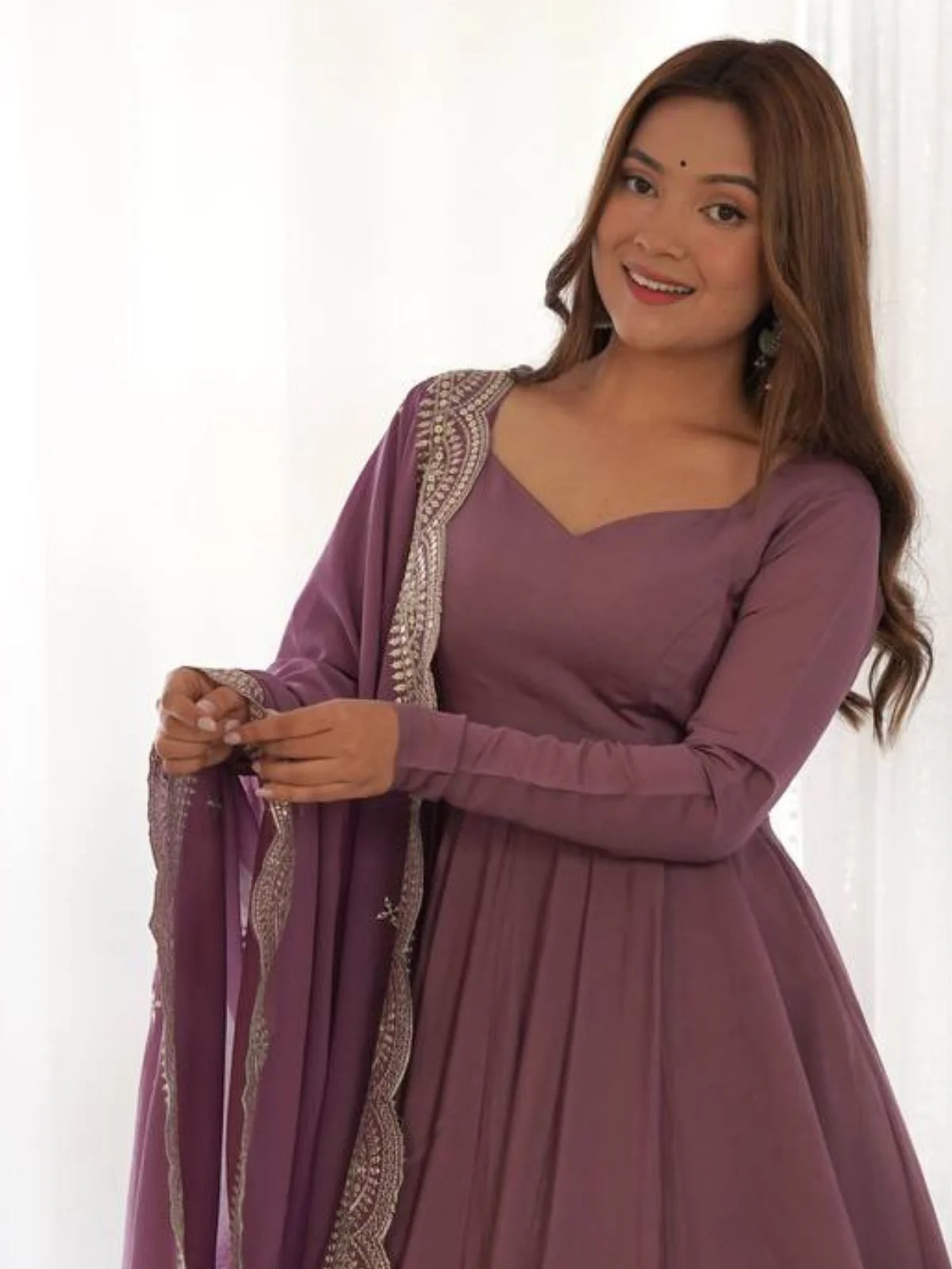 Odette Mauve Georgette Plain Kurta Set For Women - Image 3