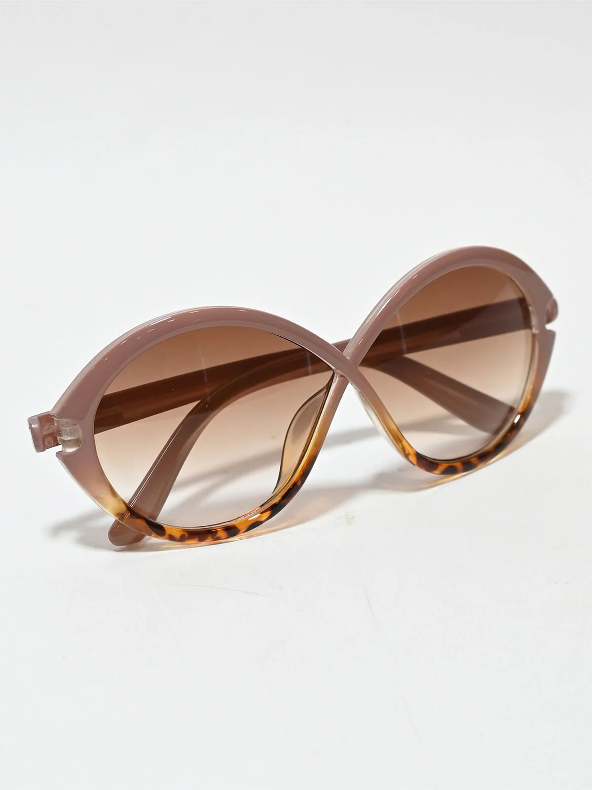 Odette Mauve PC Solid Sunglasses For Women - Image 3