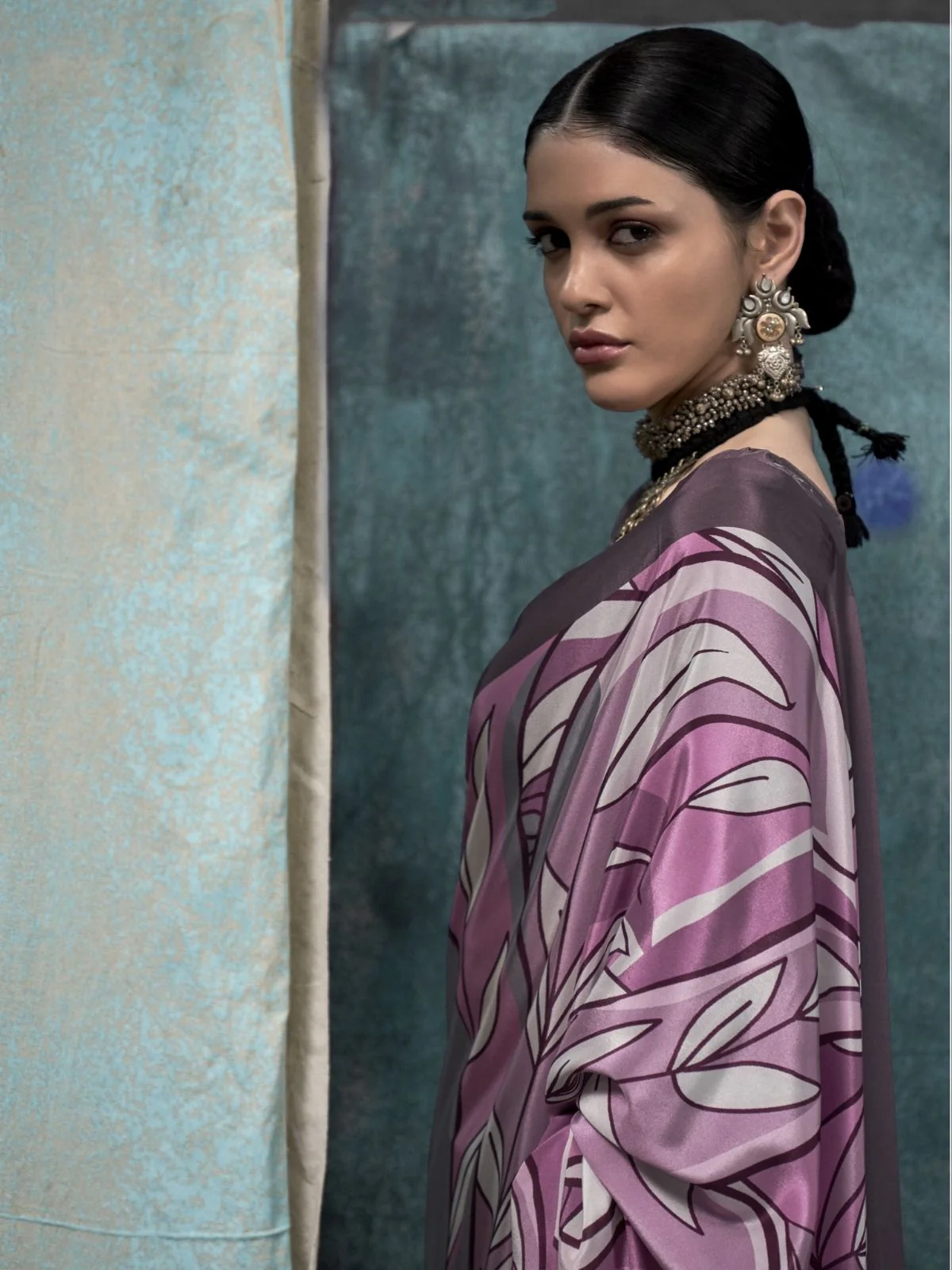 Odette Mauve Satin Printed Saree With Unstitched Blouse For Women - Image 2