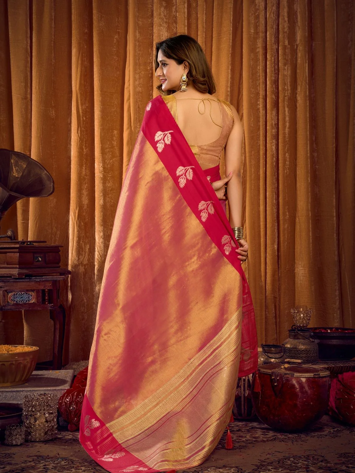 Odette Mauve Silk Blend Woven Saree For Women - Image 4