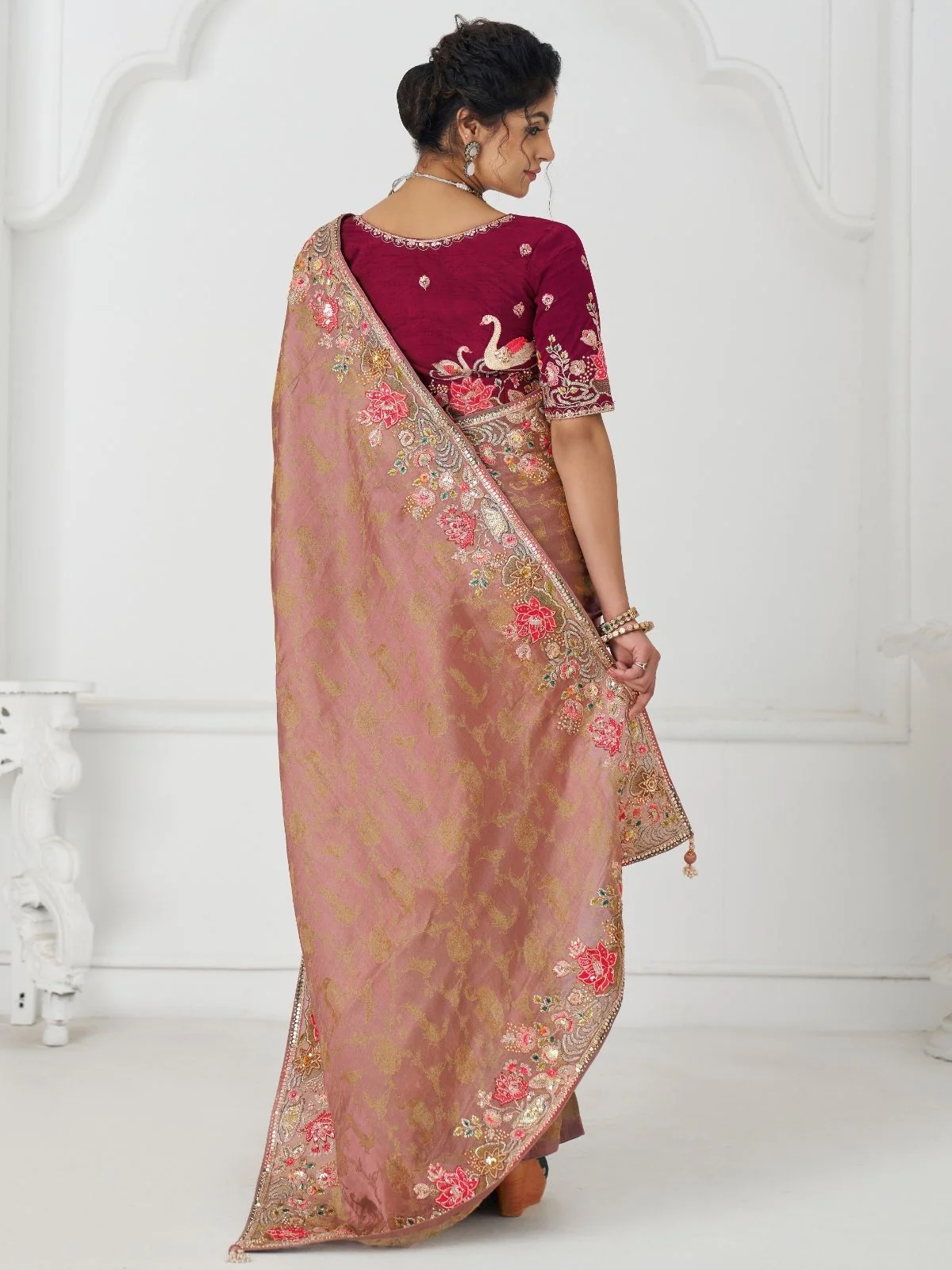 Odette Mauve Viscose Silk Embroidered Saree For Women - Image 4
