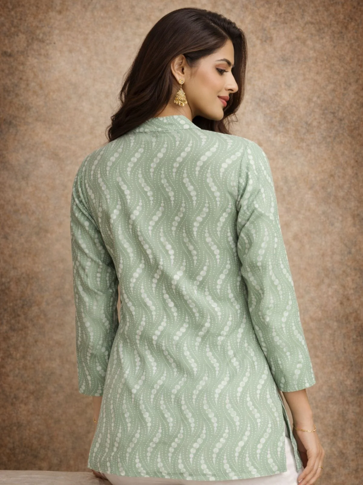 Odette Mint Green Silk Blend Printed Solid Kurti For Women - Image 3
