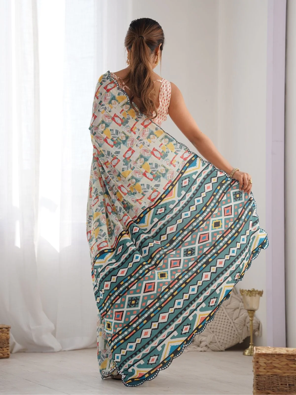 Odette Multicolor Chinon Printed Saree With Unstitched Blouse For Women - Image 5