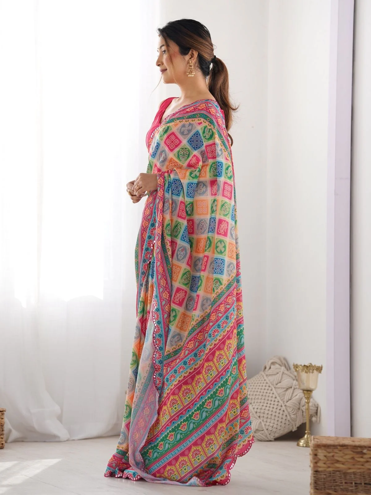 Odette Multicolor Chinon Printed Saree With Unstitched Blouse For Women - Image 3