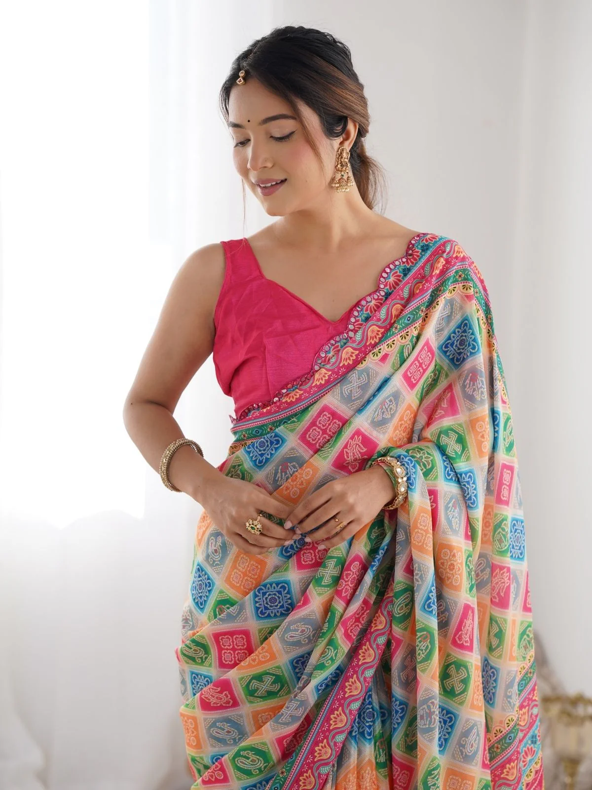 Odette Multicolor Chinon Printed Saree With Unstitched Blouse For Women - Image 4