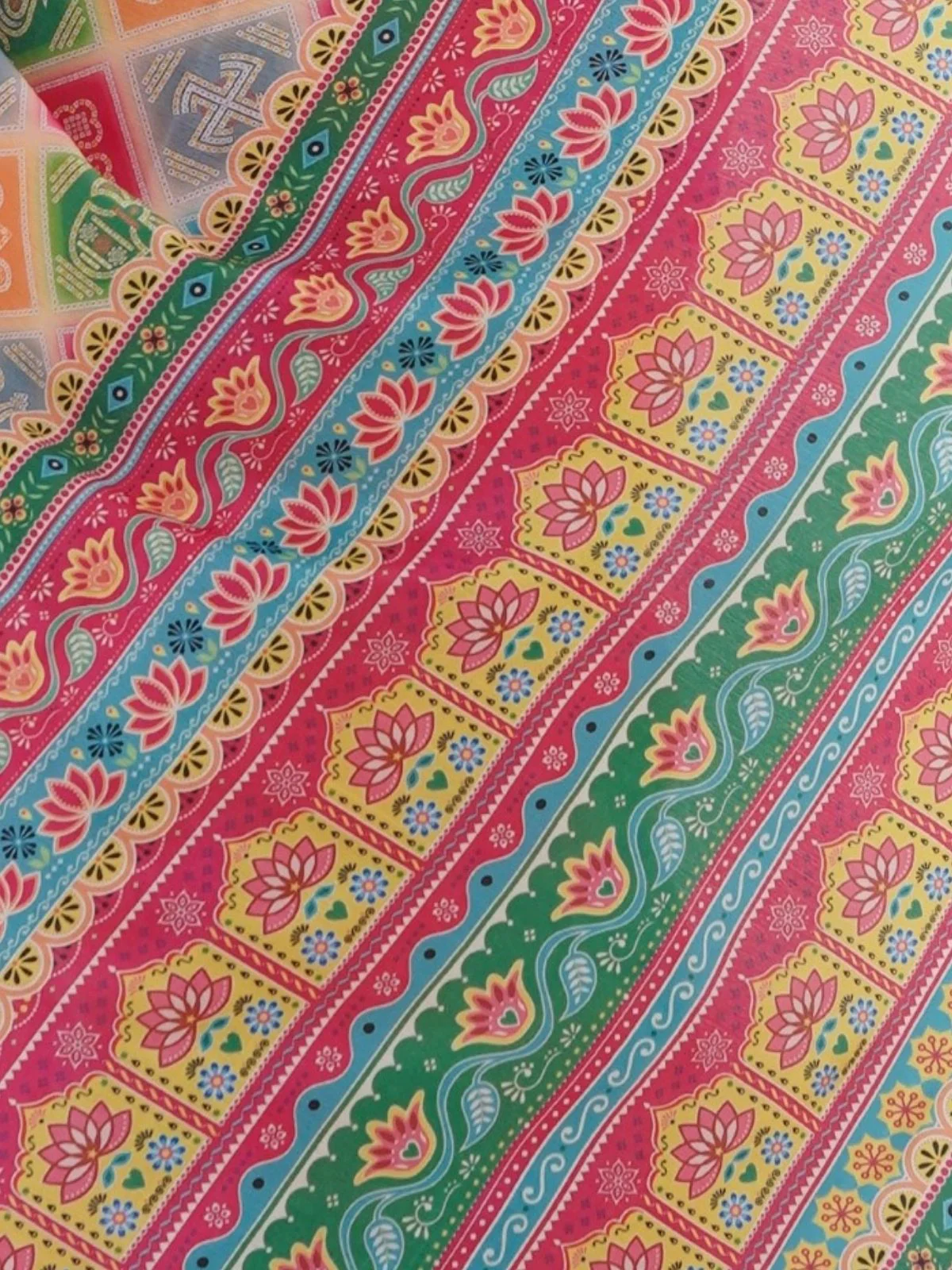 Odette Multicolor Chinon Printed Saree With Unstitched Blouse For Women - Image 6
