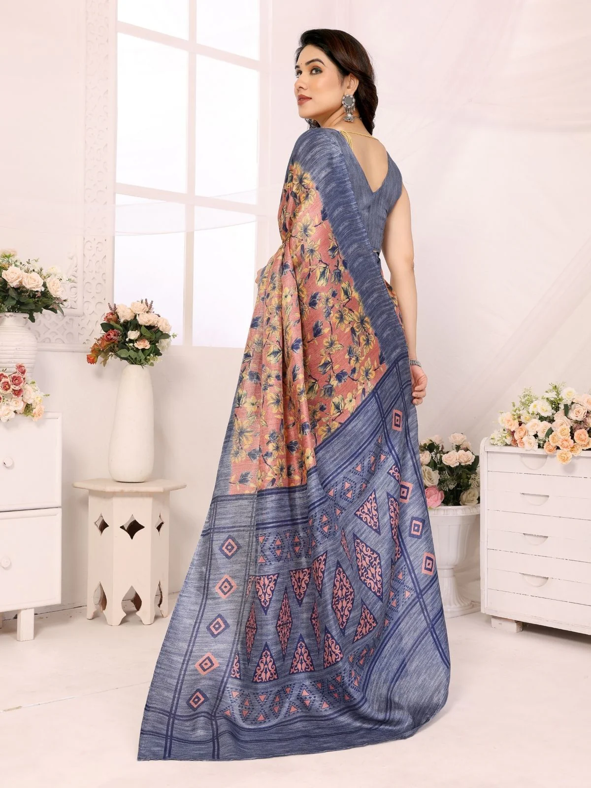 Odette Multicolor Georgette Printed Saree For Women - Image 3