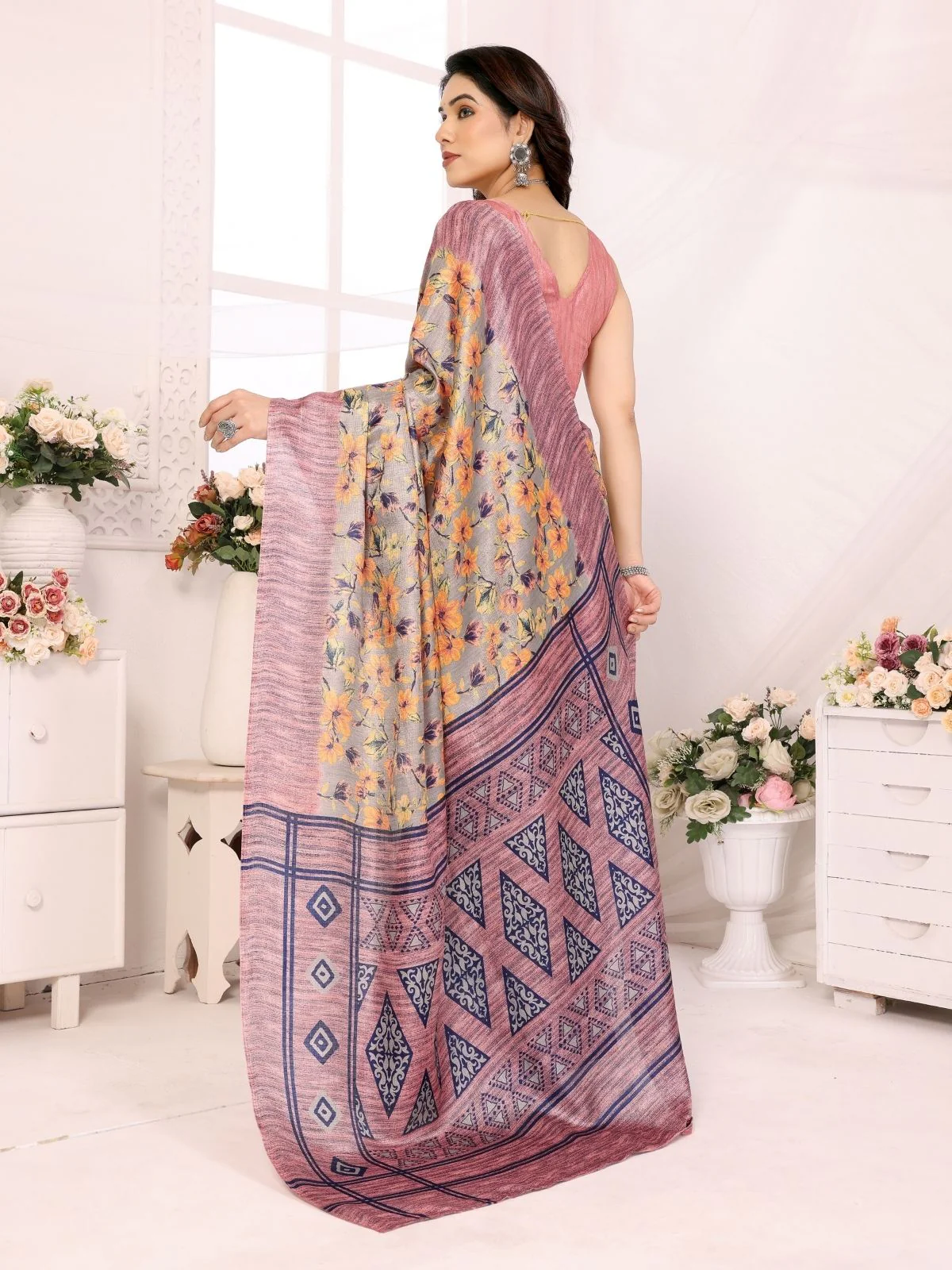 Odette Multicolor Georgette Printed Saree For Women - Image 3