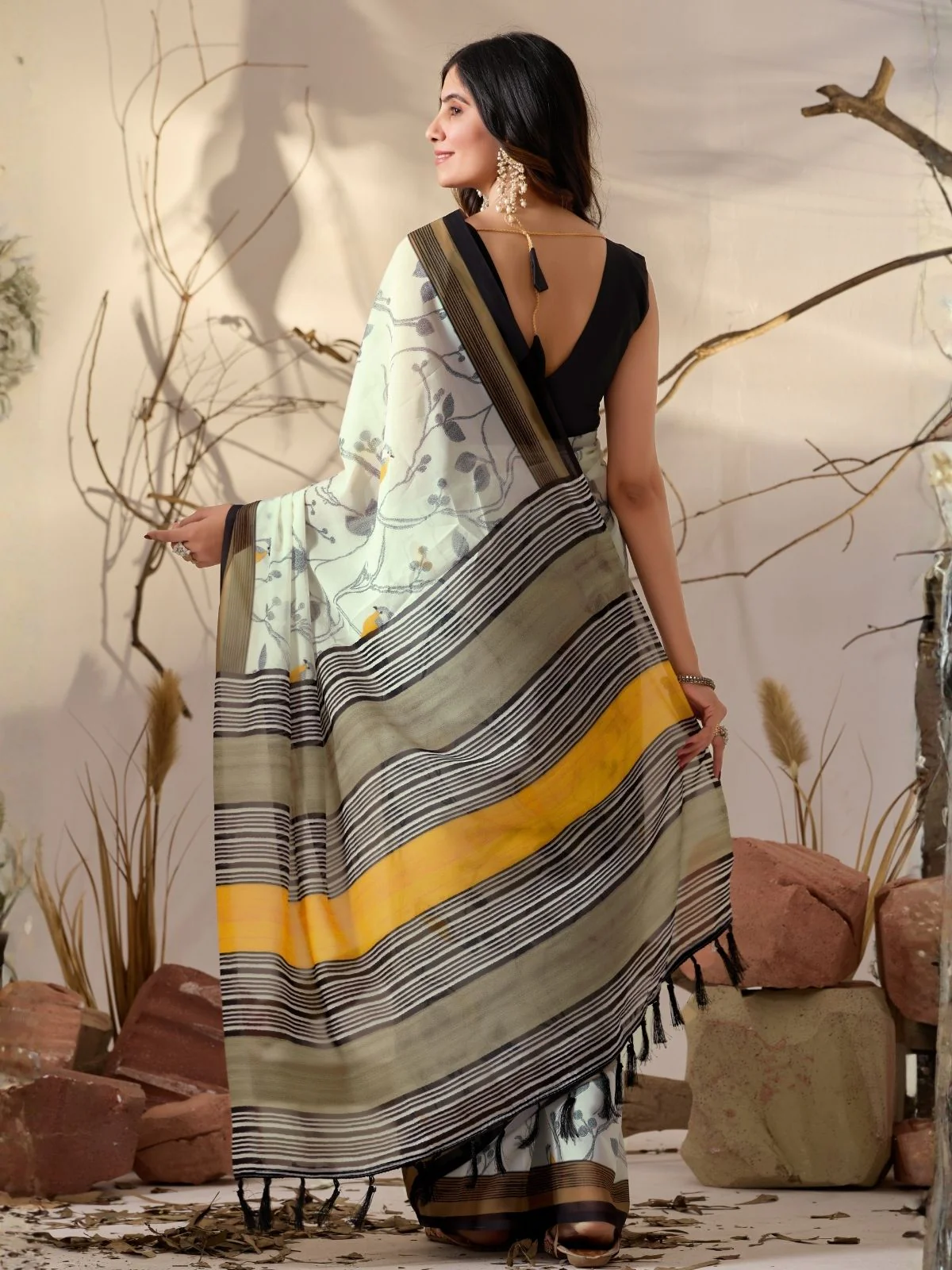 Odette Multicolor Georgette Printed Saree For Women - Image 3