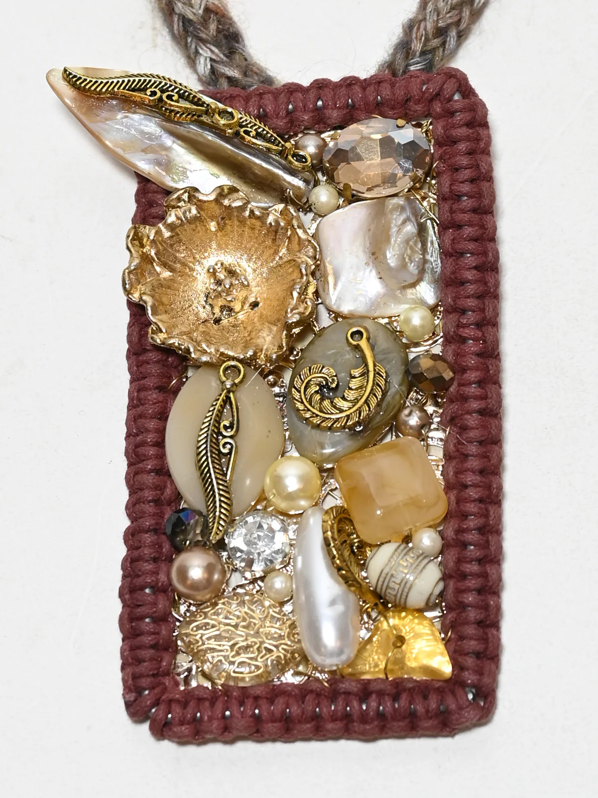 Odette Multicolor Jute And Alloy Pearl And Stone Jewellery Set For Women - Image 4