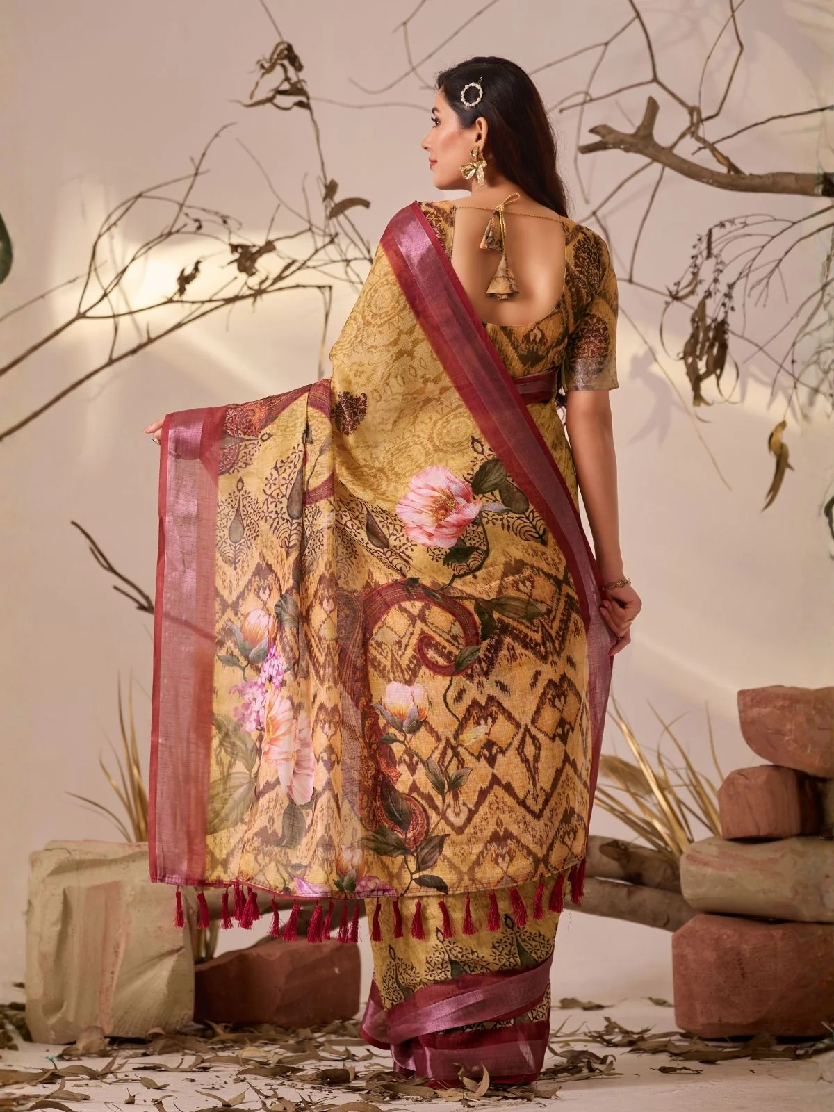 Odette Multicolor Linen Cotton Printed Saree For Women - Image 3