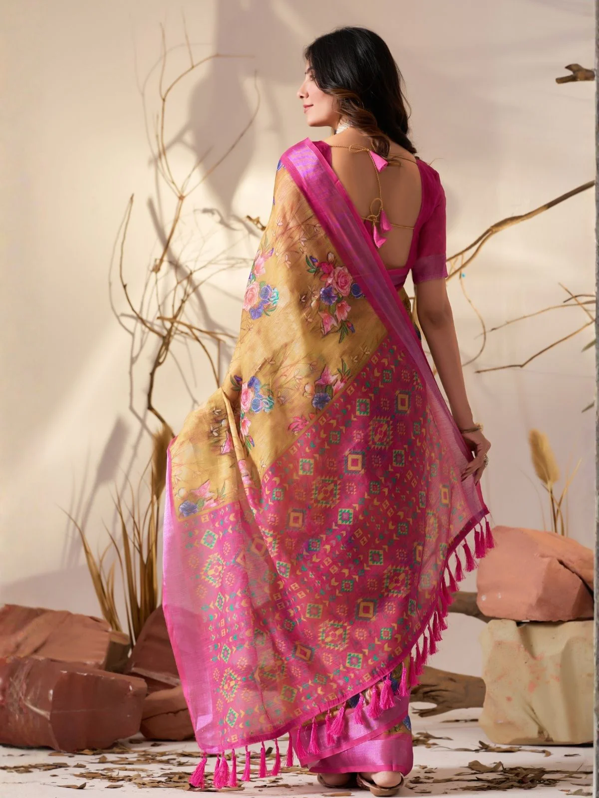 Odette Multicolor Linen Cotton Printed Saree For Women - Image 3