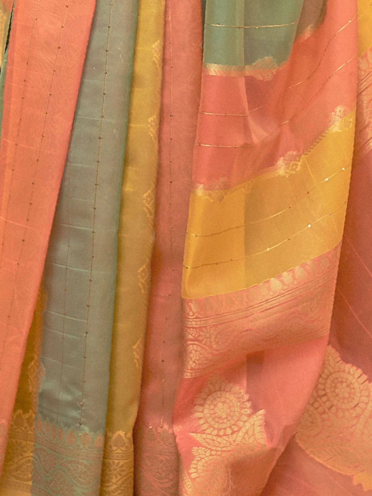 Odette Multicolor Woven Organza Saree With Unstitched Blouse For Women - Image 3