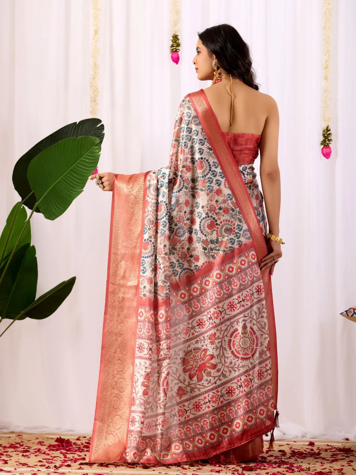 Odette Multicolor Silk Blend Printed Saree For Women - Image 3
