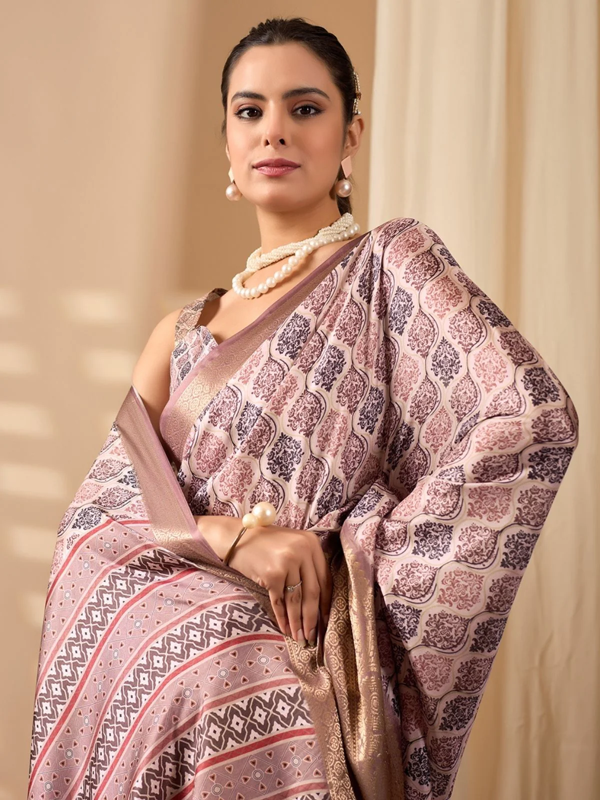 Odette Multicolor Silk Blend Printed Saree For Women - Image 4