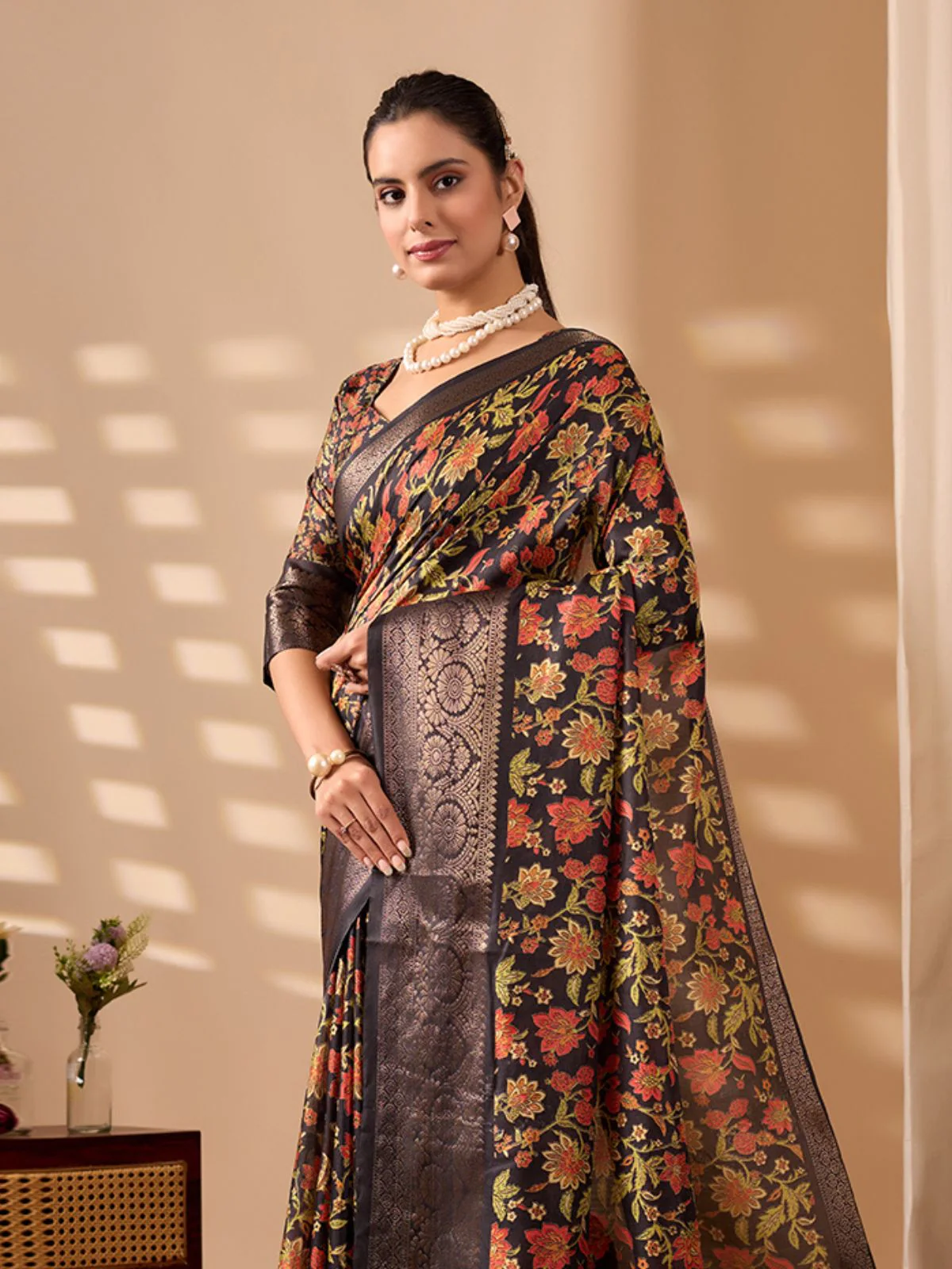 Odette Multicolor Silk Blend Printed Saree For Women - Image 4