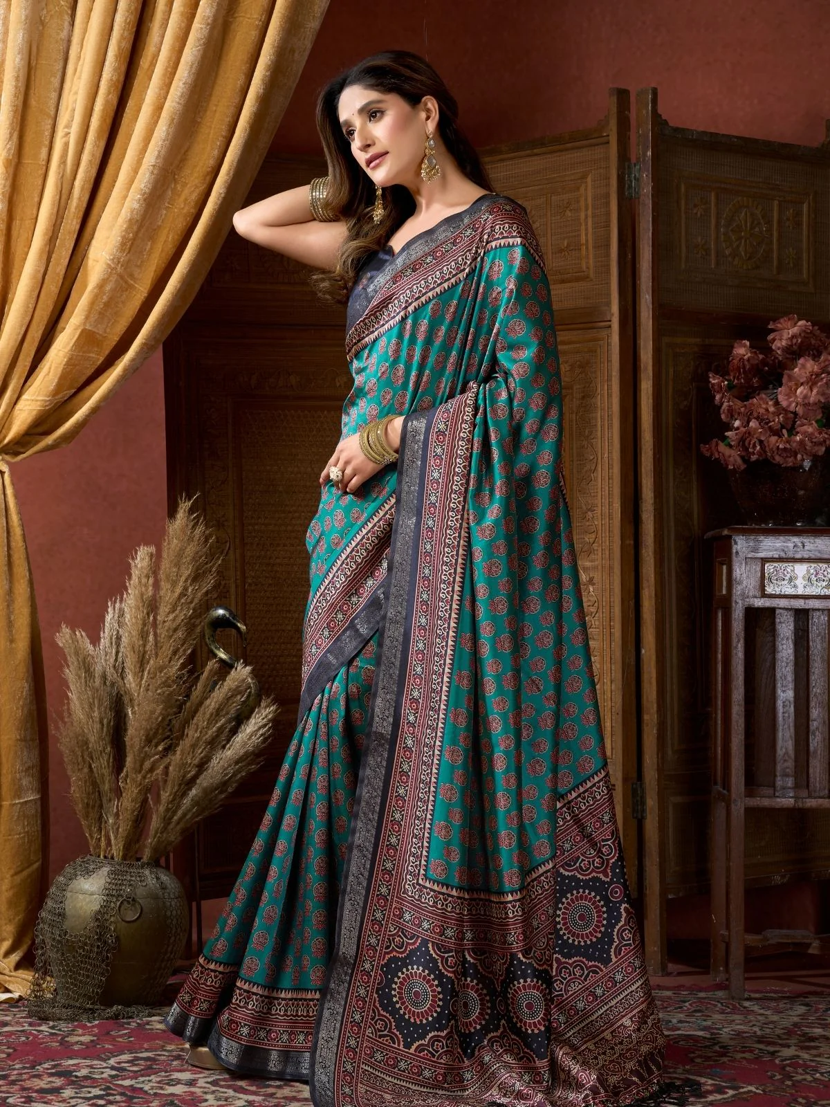 Odette Multicolour Silk Blend Printed Saree For Women - Image 2